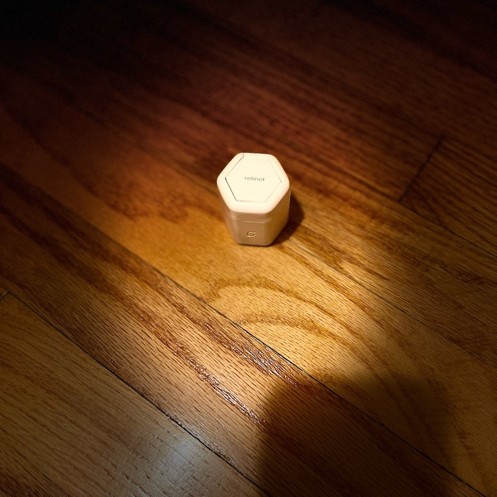 Keep Your Cadence Capsule! Petal color! Holds .56 oz